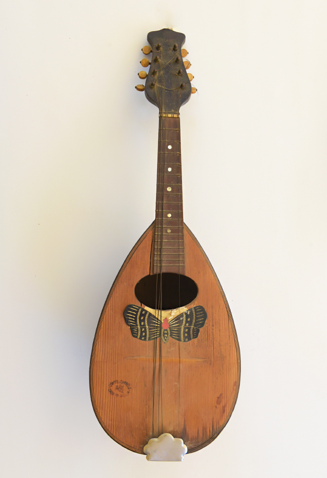 Μαντολίνο λεπτομέρεια πεταλούδα